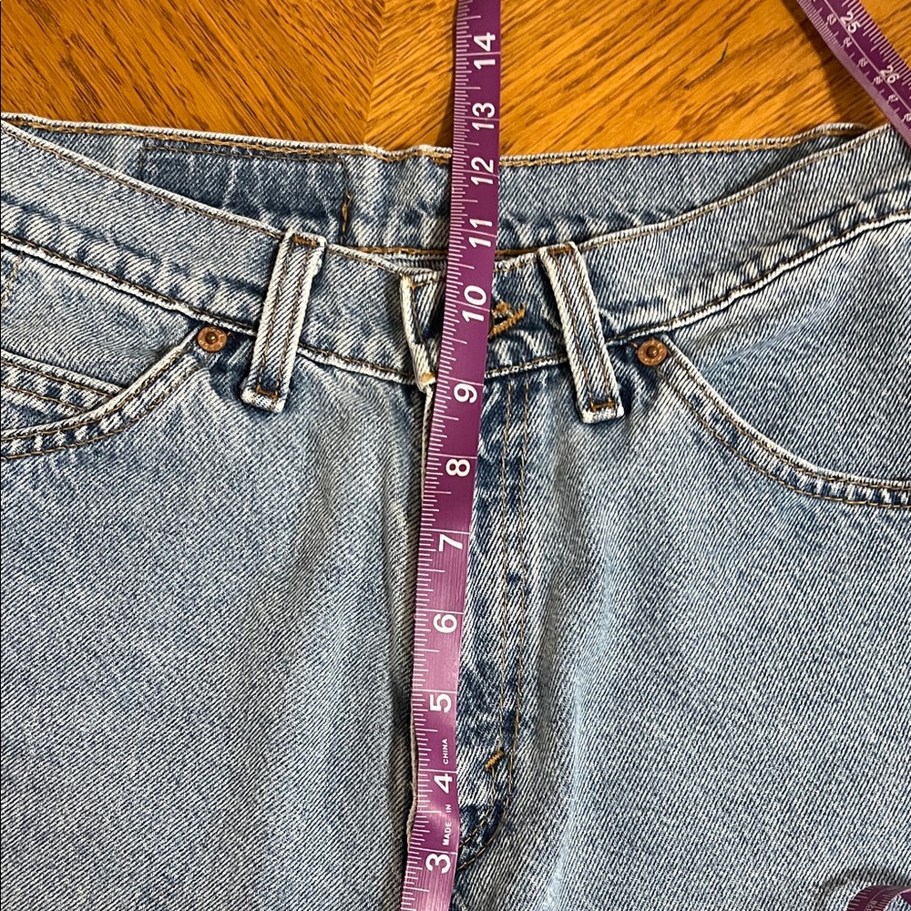 Levi's Classic Light Blue Denim Shorts - Picture 7 of 9